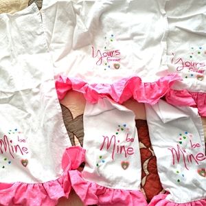 6 Ganz Ruffled Valentine Guest Towels